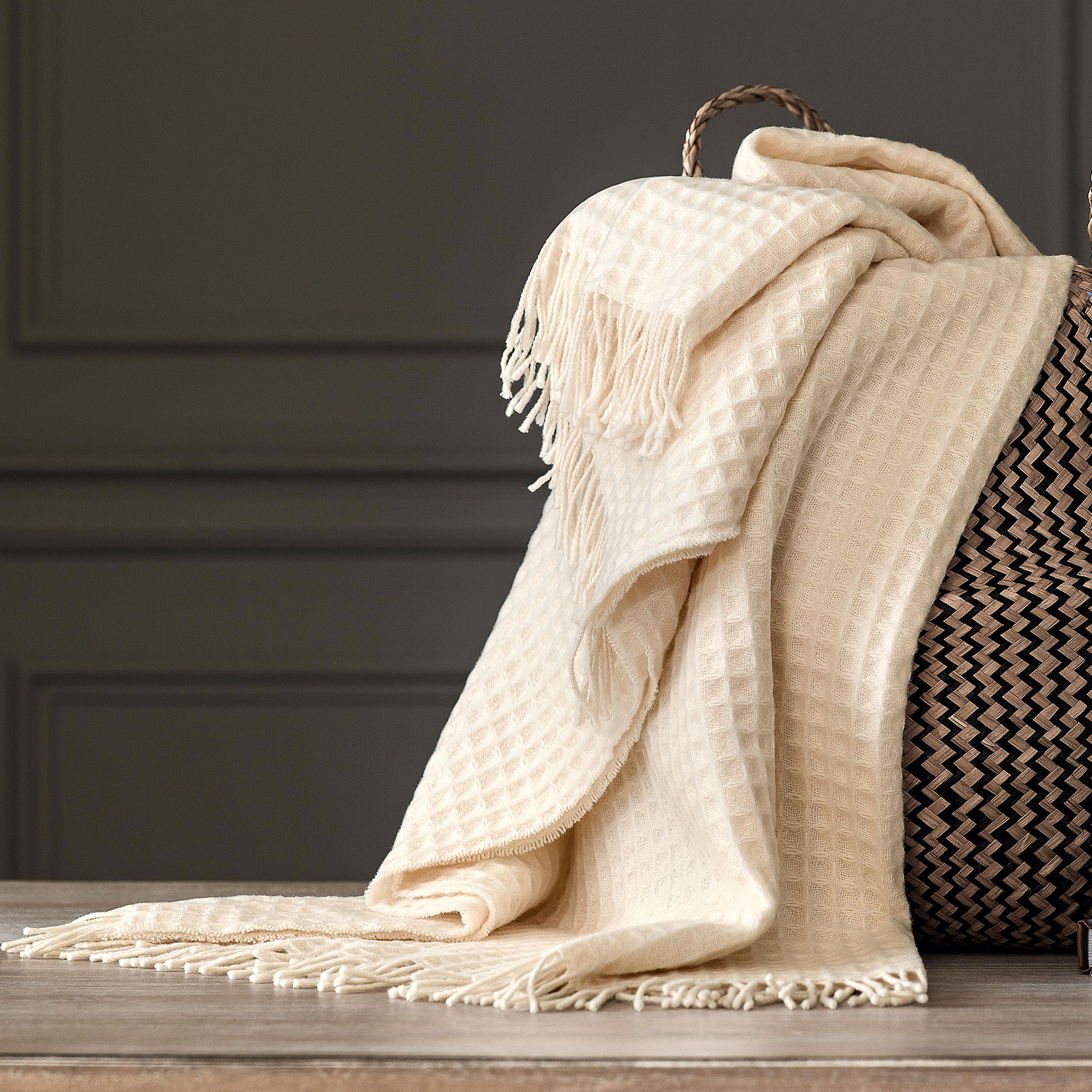 Throw Rialto ivory