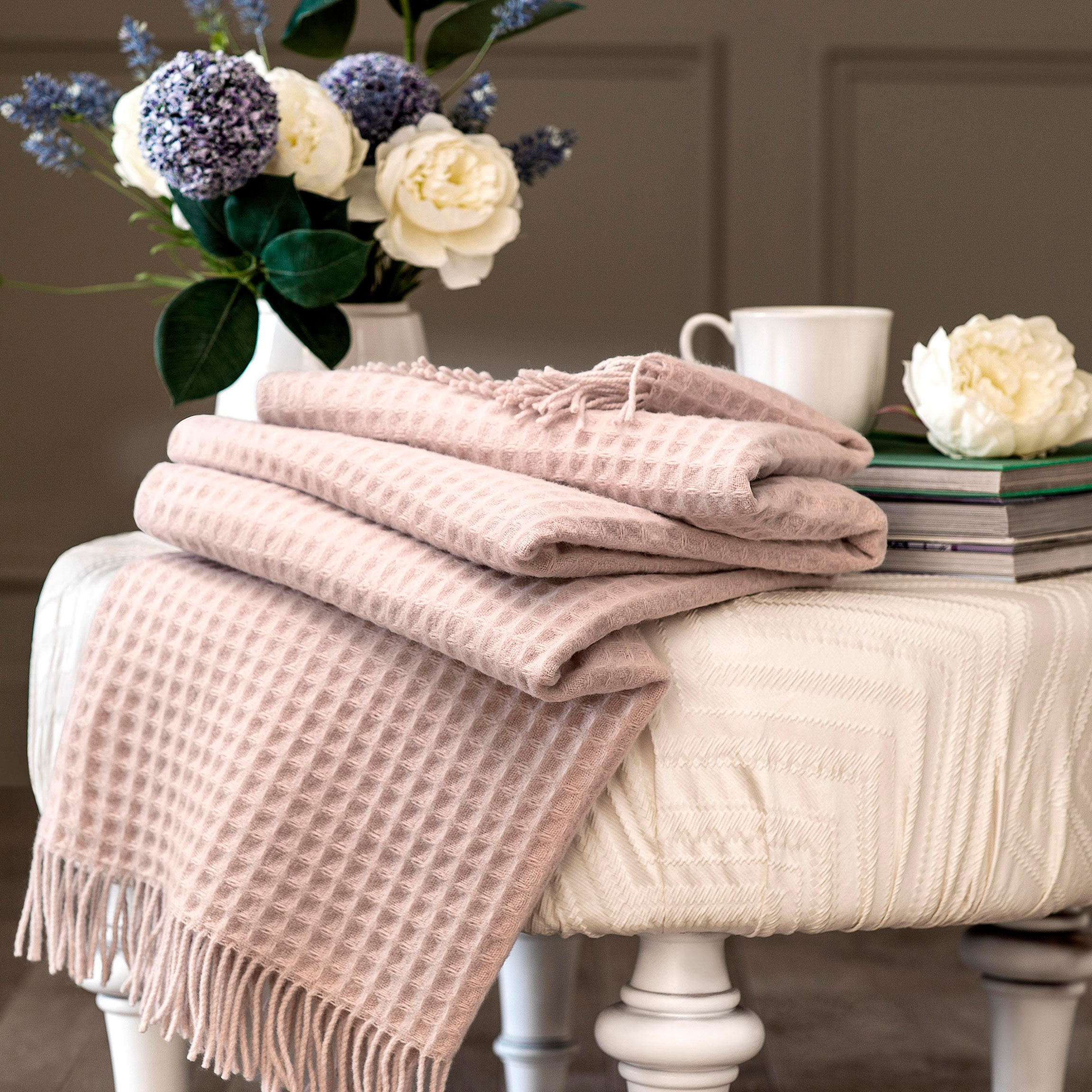 Throw Rialto light pink