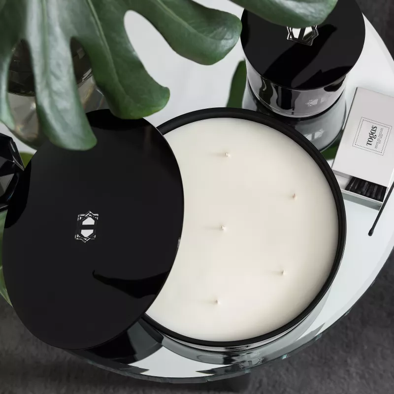 Scented candle BERGAMOT & VIOLET  