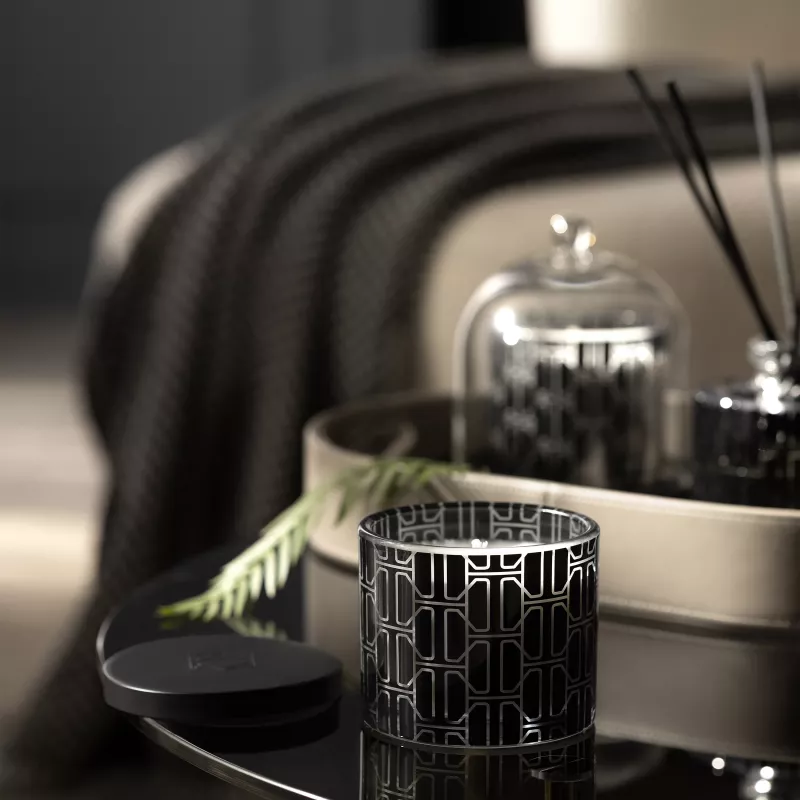 Scented candle SANDALWOOD & CAMILLA