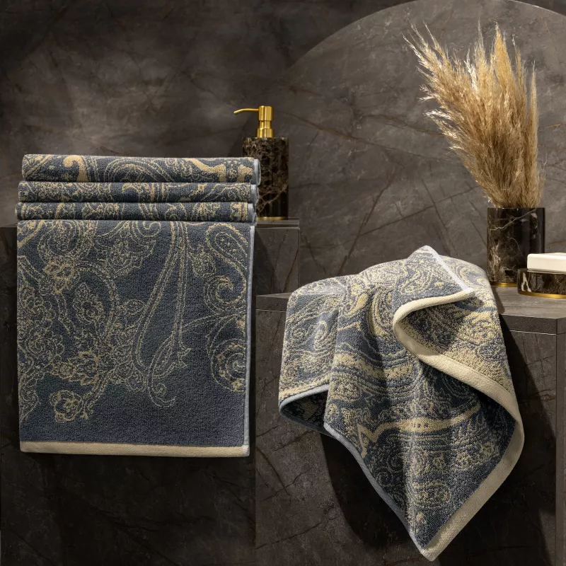 Towel ESTHIRA