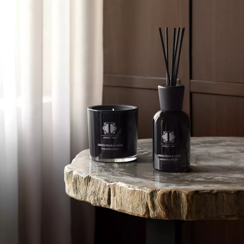 Scented candle GREEN PEAR AND MUSK