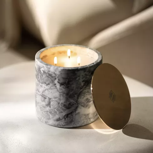 Scented candle GREEN PEAR AND MUSK